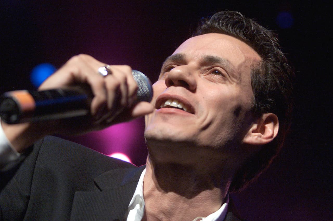 De los mayores honores de Marc está el haber compartido escenario con la legendaria Celia Cruz en 2001, durante la grabación de 'VH1 Divas Live', el salsero intepretó con la fallecida estrella el clásico 'Quimbara'.