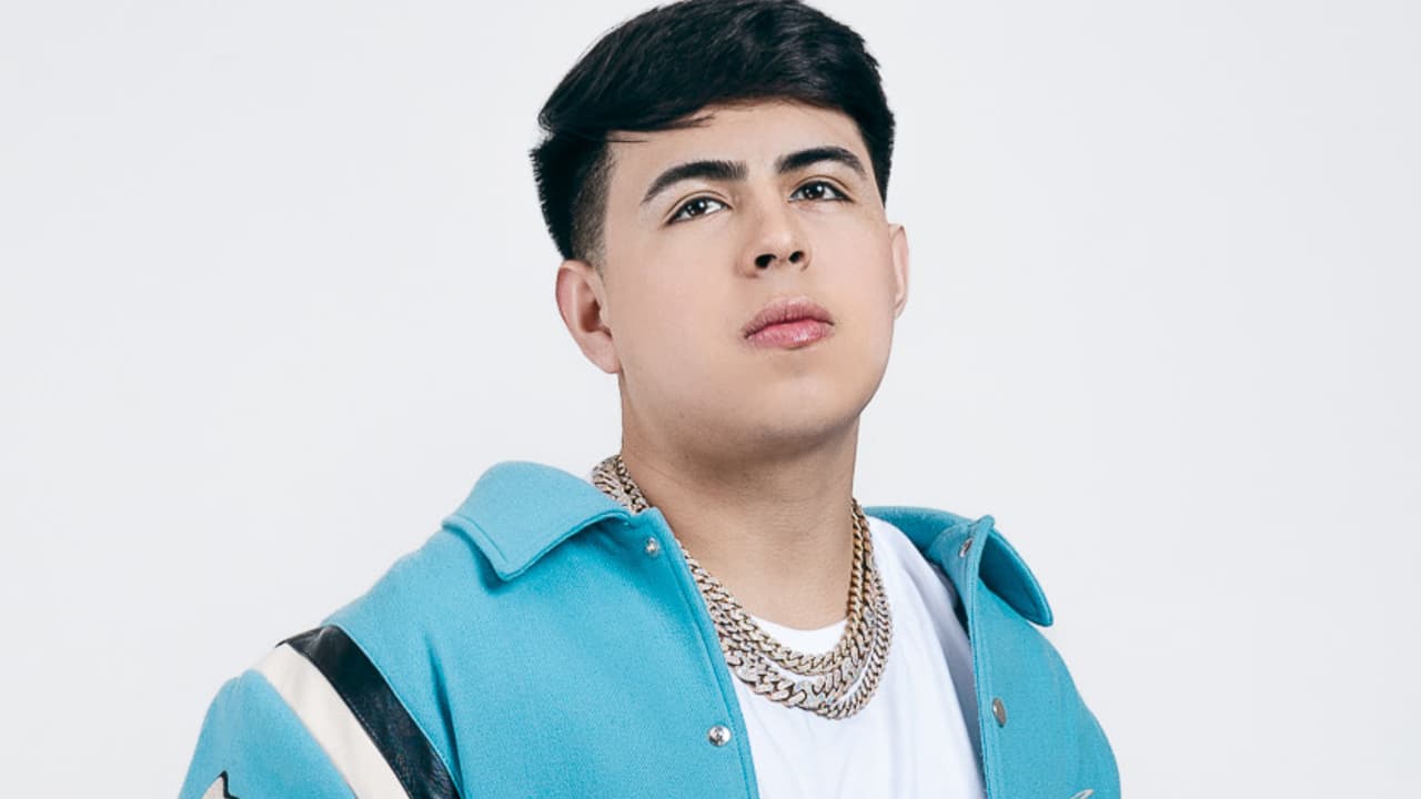 Oscar Maydon cantará con Becky G en los Latin AMAs 2024
