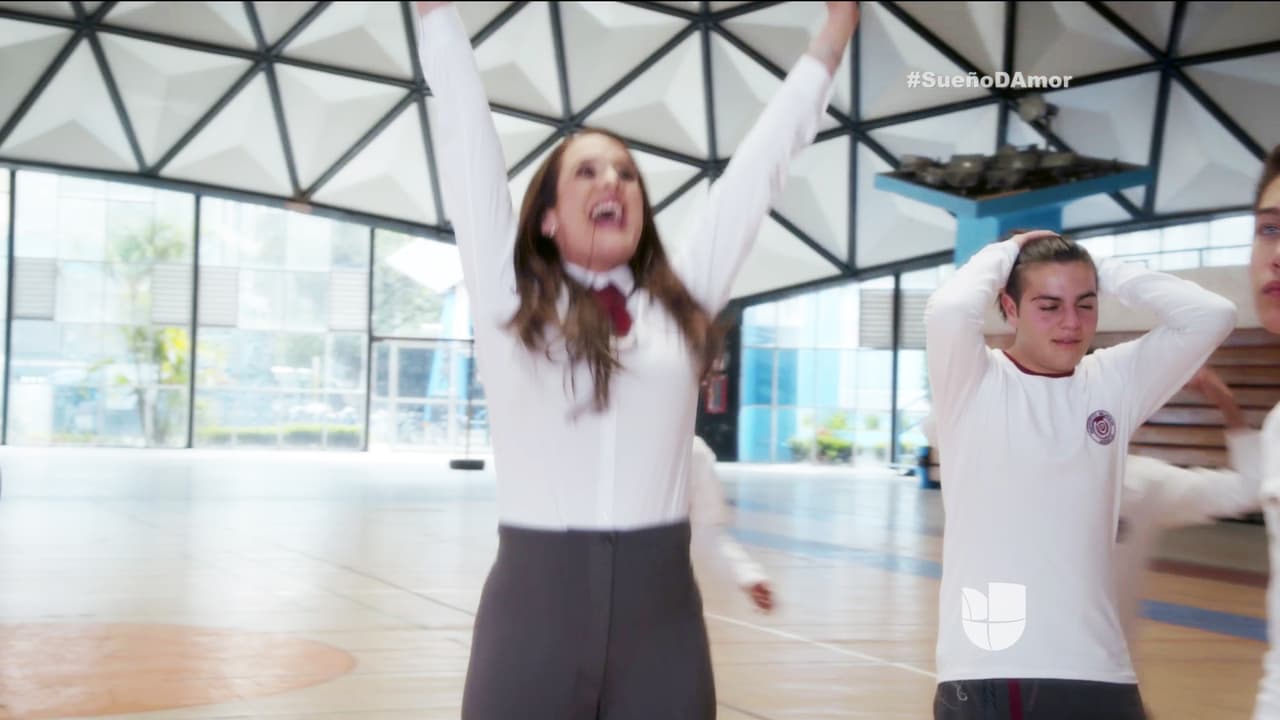 Se dedica a ser docente en dos escuelas, el Instituto Palacios y en el Colegio Vasconcelos. Así que siempre quiere contagiar a sus alumnos de alegría.