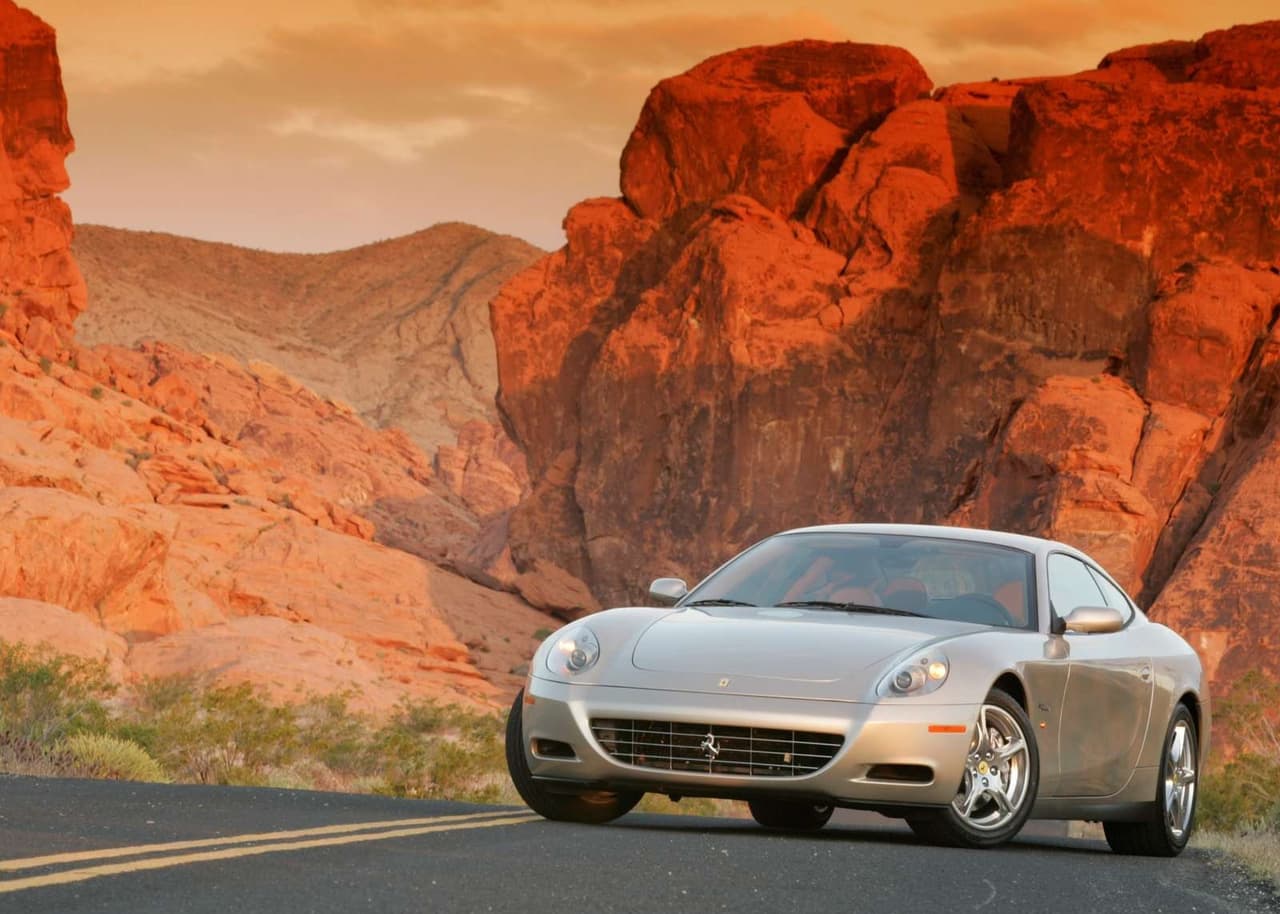 <h3 class="cms-H3-H3"><b>1. Ferrari 612 Scaglietti</b></h3>
<br>
<br>
<b>Capacidad del tanque: </b>29.05 galones
<br>
<b>Costo estimado para llenar el tanque:</b> $119
<br>
<b>Consumo de combustible:</b> 13 mpg en trayecto combinado