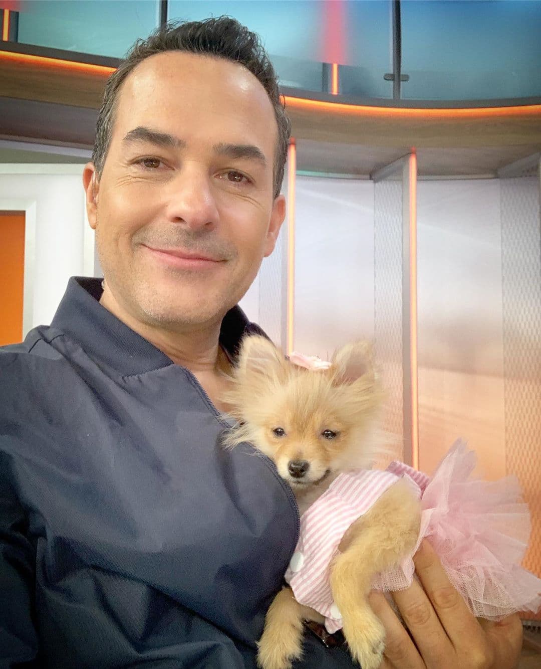 Este jueves 19 de diciembre, Carlitos se vio en problemas en Despierta América por su gran amor a los animales.