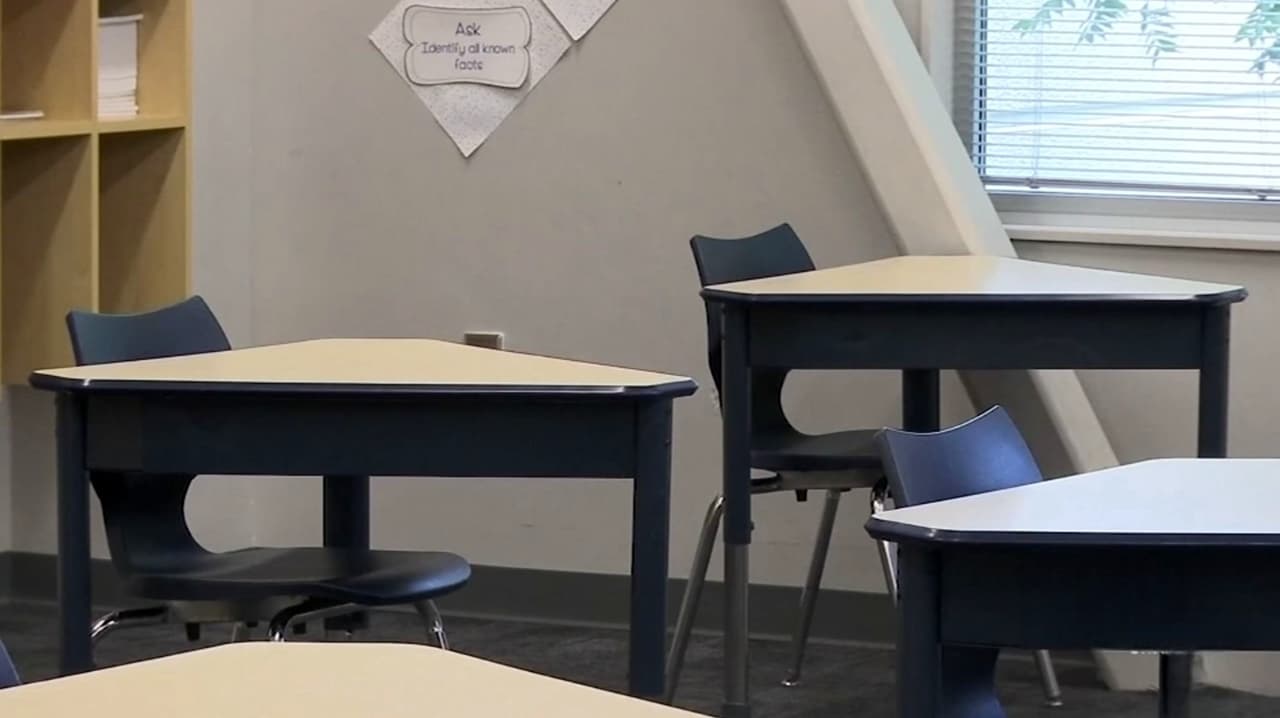 Miedo al ICE se refleja en las aulas: Estudiantes dejan de ir a la escuela por temor a la separación familiar