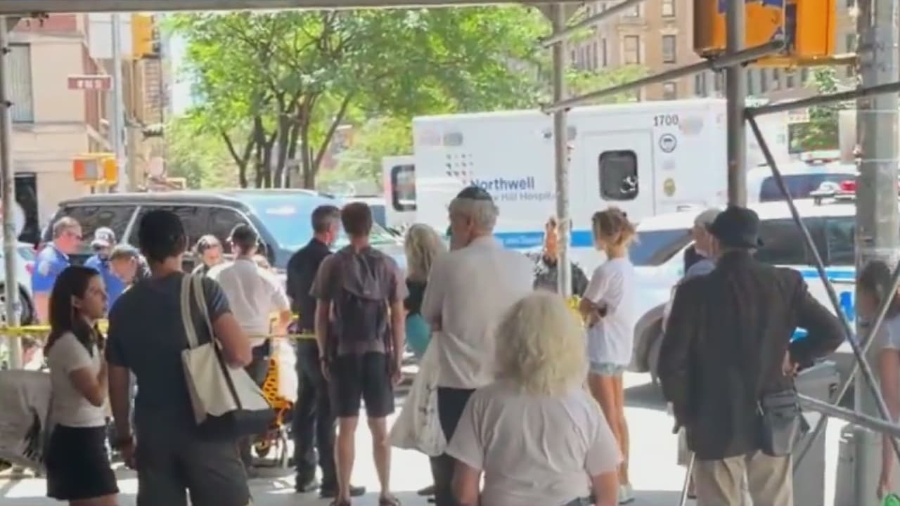 Dos hombres son apuñalados en Manhattan: una persona de interés es interrogada