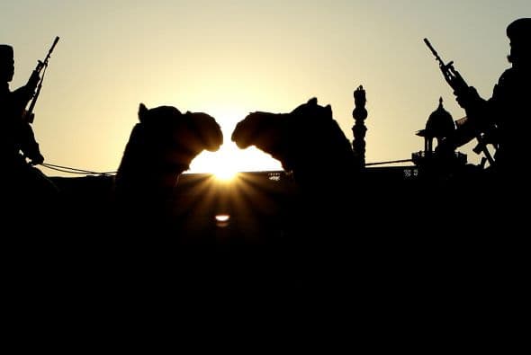 Un bello anochecer, en calma, pero con los fusiles empuñados, por si acaso...