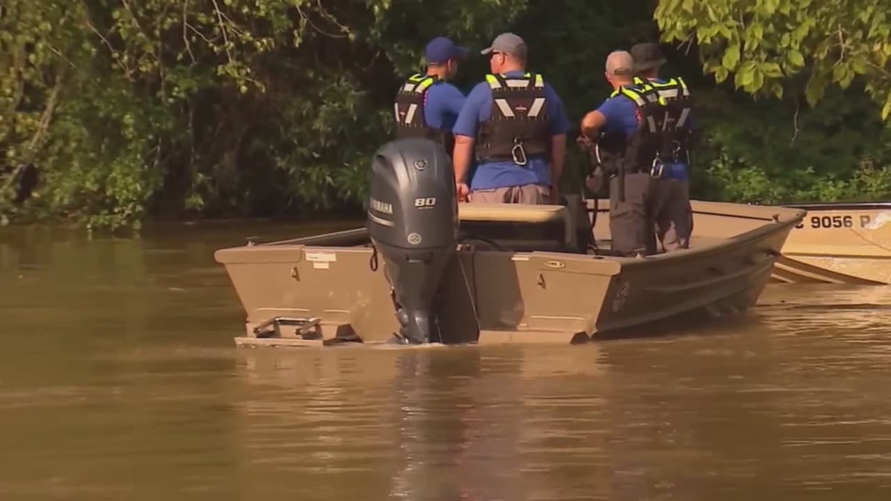 Hallan sin vida a dos niños hispanos que fueron arrastrados por una inundación repentina en Carolina del Norte 