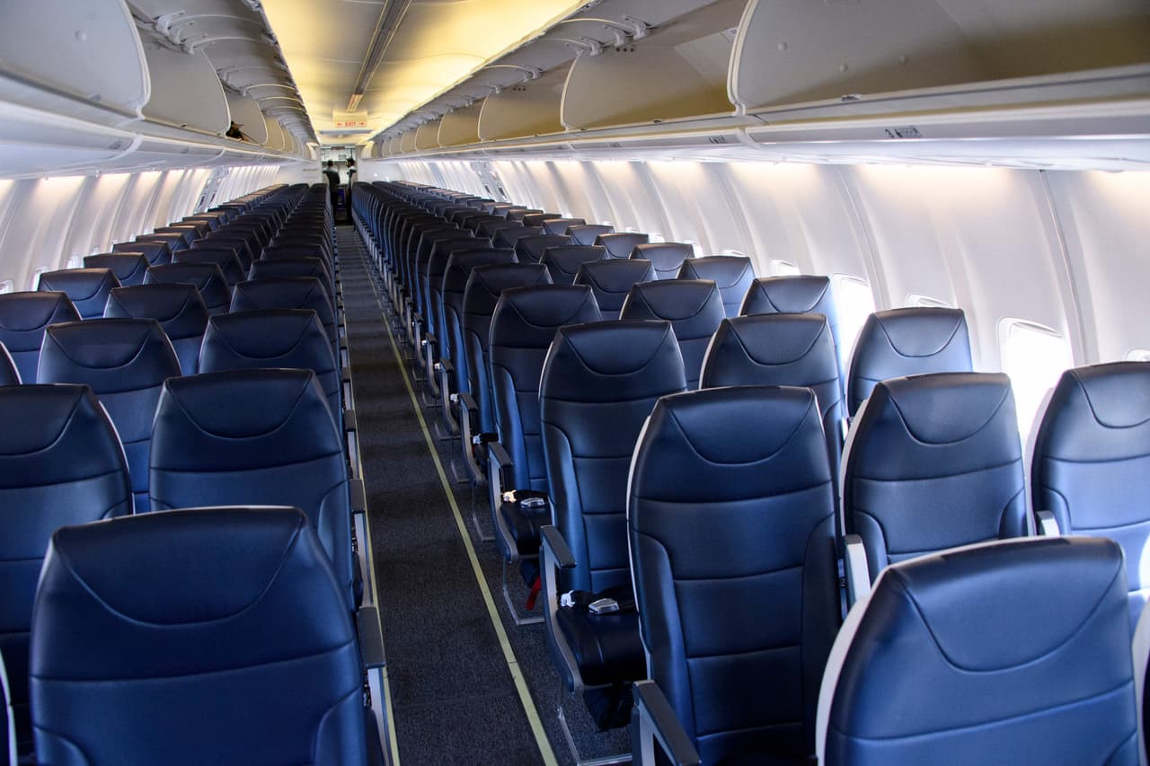 ¿Sabía que los expertos consideran el aire dentro de un avión más seguro que en el aeropuerto; porque fluye y se cambia constantemente?
<br>
<a href="https://www.univision.com/noticias/salud/cual-es-el-riesgo-real-de-contraer-el-coronavirus-en-un-avion"><b>Lea más sobre los riesgos reales de contraer el coronavirus en un avión</b></a>