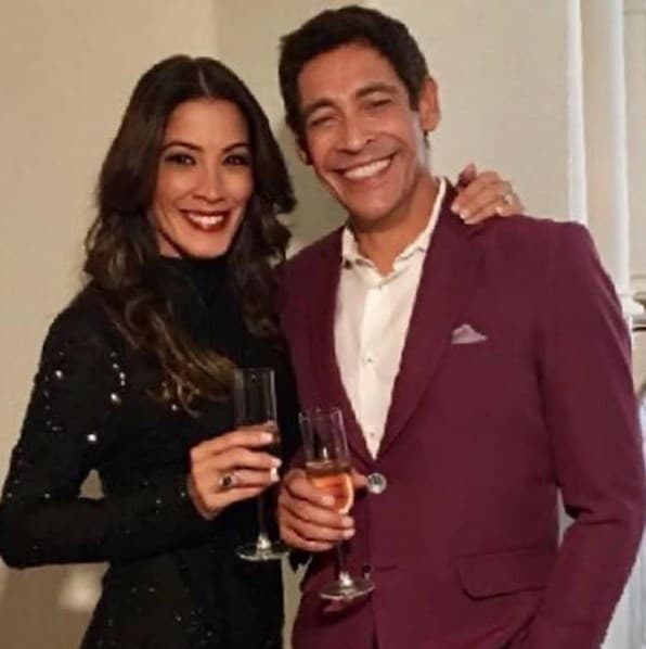 Johnny es de los pocos artistas que han logrado hacer una carrera alejado de las controversias y formar un matrimonio estable y feliz.