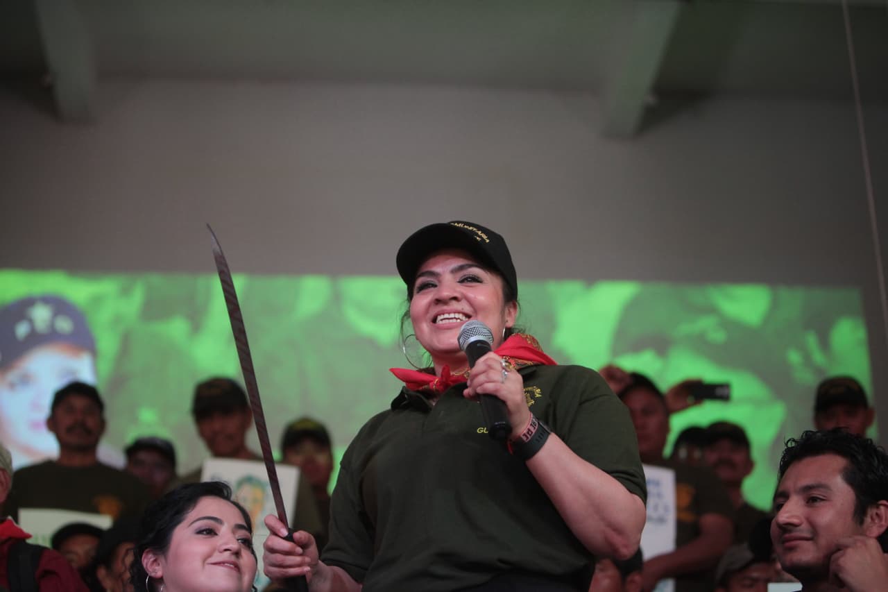 Nestora Salgado al salir de prisión.