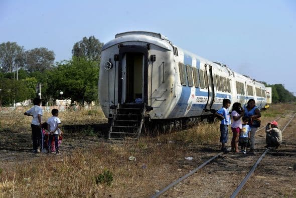 El tren de la Fundación Alma fue remodelado en 2004 y está equipado con consultorios de odontología, pediatría y rayos adaptados en los tres vagones de la formación.