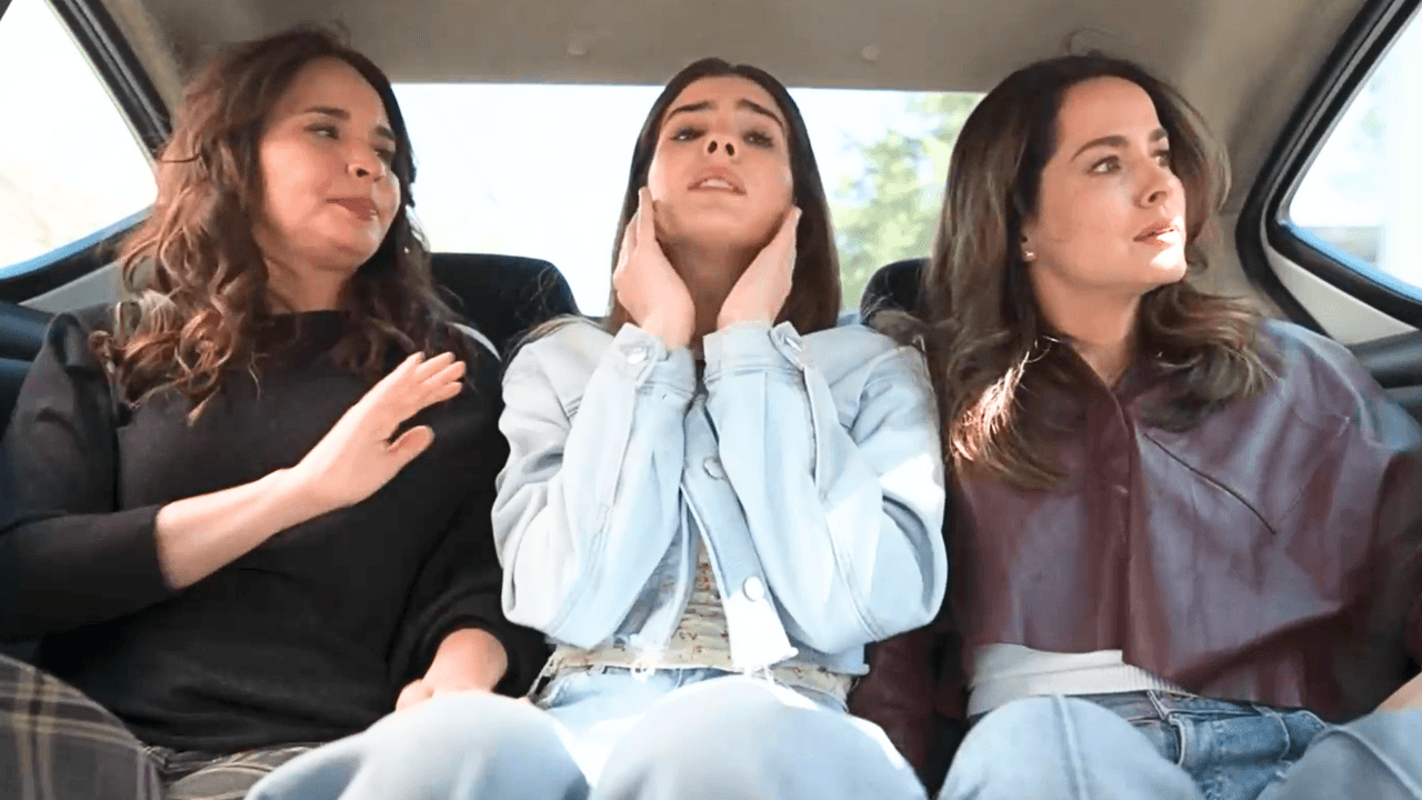 Aura se harta de las peleas de Mónica y Rebeca | Hermanas, Un amor Compartido | Capítulo 69