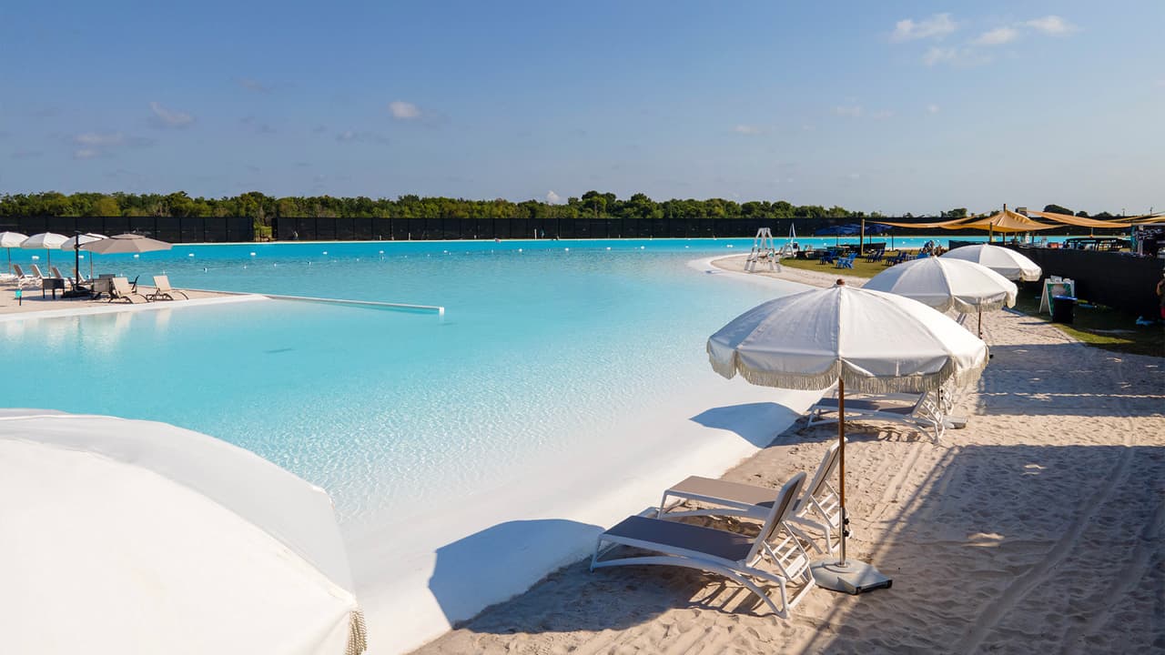 La temporada de verano en Lagoonfest Texas comienzó este 27 de mayo. Se encuentra ubicado en el 3240 Lago Mar Blvd, al sureste de la ciudad espacial.