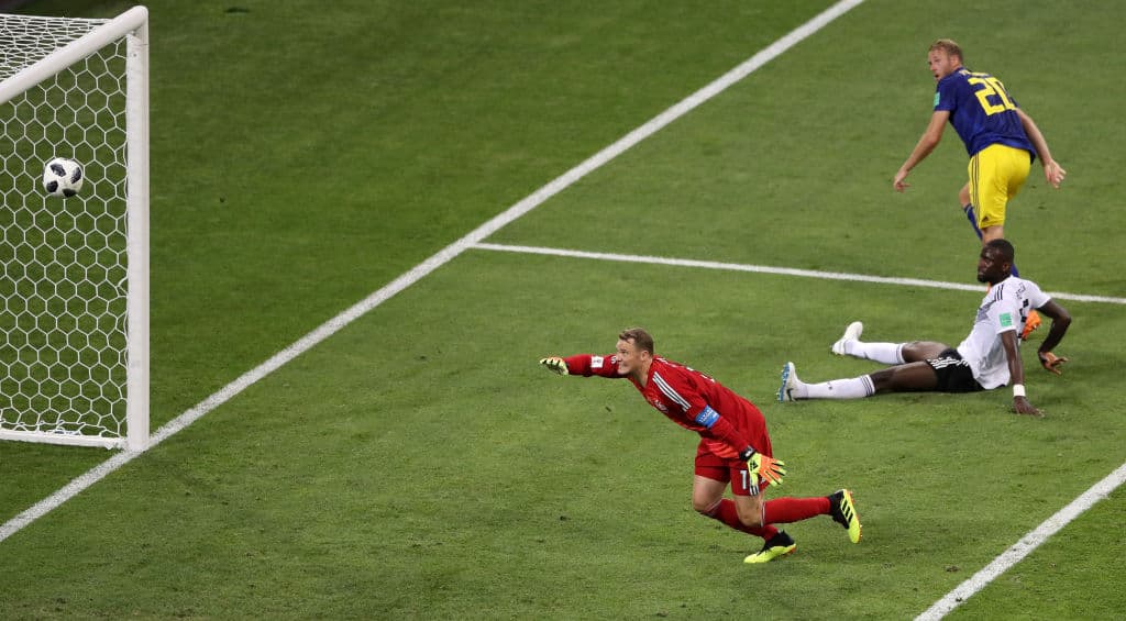 A pesar del gran esfuerzo del defensa Antonio Rüdiger, no pudo evitar la gran definición de Toivonen, ante la salida de Neuer, quien desesperando miraba cómo el balón se anidaba en el fondo de la red.