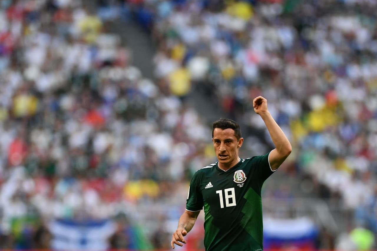 <b>Andrés Guardado: </b>comenzó con labores más ofensivas, gracias a la presencia de Márquez en el primer tiempo. Con la salida del 'Káiser' tuvo que quedarse en la medular realizando trabajo defensivo.