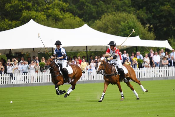 Harry y William se disputaron en cada palmo del terreno de juego.