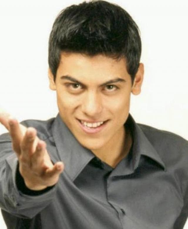 Carlos Rivera también saltó a la fama gracias a un programa de televisión, fue uno de los cinco finalistas de la tercera temporada de 'La Academia' (2004).