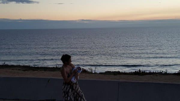 Esta fue la primera foto que la actriz compartió siendo mamá. Nada menos que con el mar de fondo.