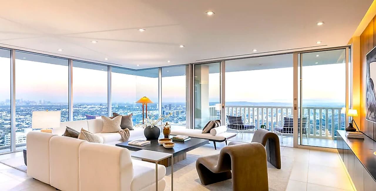 El apartamento, que tiene dos baños y medio, perteneció en el pasado al actor Matthew Perry, de la serie 'Friends', de acuerdo con The Daily Mail.