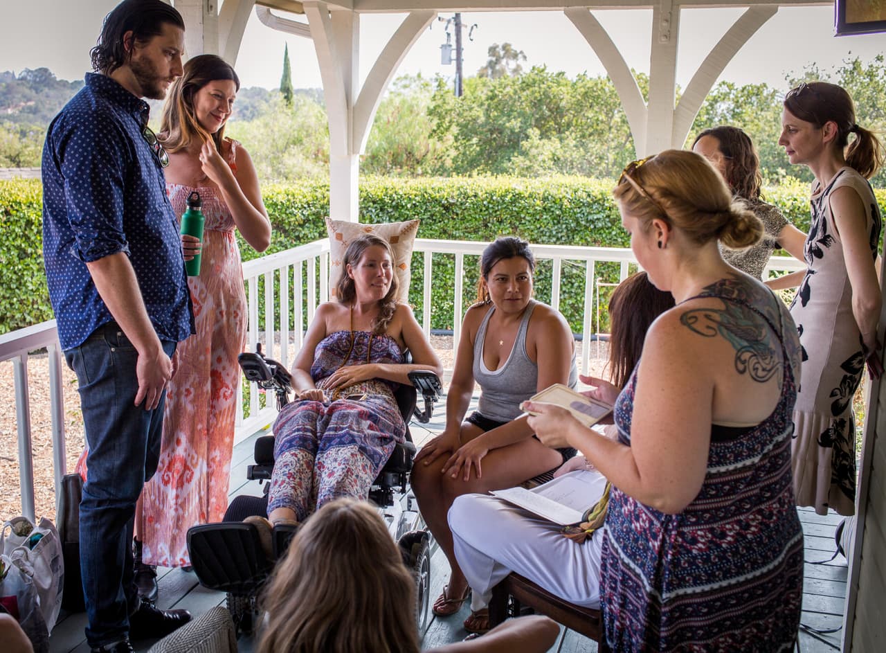 A lo largo del fin de semana del 23 y 24 de julio, 30 invitados acompañaron a Davis en un festejo que incluyó música, la repartición de regalos y quedó inmortalizado en fotografías. "Lo que hizo Betsy le dio la muerte más bella que cualquier persona podría desear", dijo uno de los invitados a la Prensa Asociada.