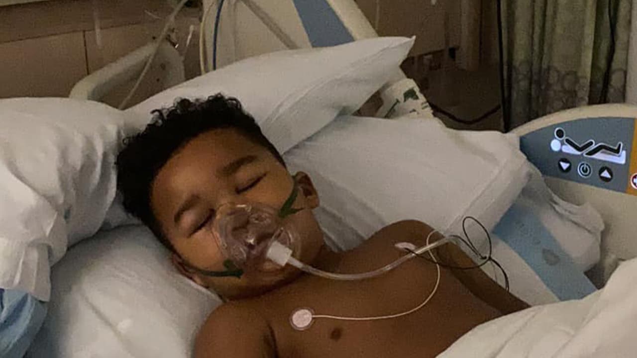 <b><a href="https://espanol.cdc.gov/mis/mis-c.html" target="_blank">Los CDC recomiendan</a></b> contactar al médico de inmediato si su hijo presenta síntomas de MIS-C, fiebre, dolor estomacal, ojos irritados, diarrea, mareo, sensación de desmayo, vómito y recuerde que no todos los niños presentan los mismos síntomas.