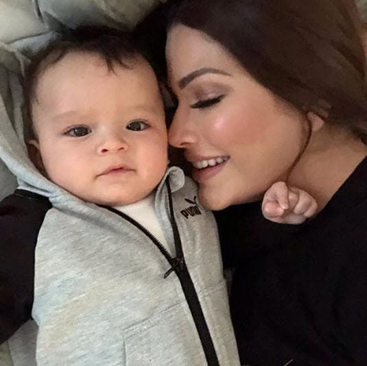 "Trato de regresar lo más pronto posible (de los viajes). Tengo una persona que me ayuda desde que nació Giulietta, que es divina. Pero yo soy la que me tengo que adaptar porque yo soy la que los quiere ver, me hacen falta", explicó para 
<a href="https://peopleenespanol.com/mamas-y-bebes/ana-patricia-gamez-no-quiere-mas-hijos/" target="_blank">People en Español</a> el pasado 11 de enero.