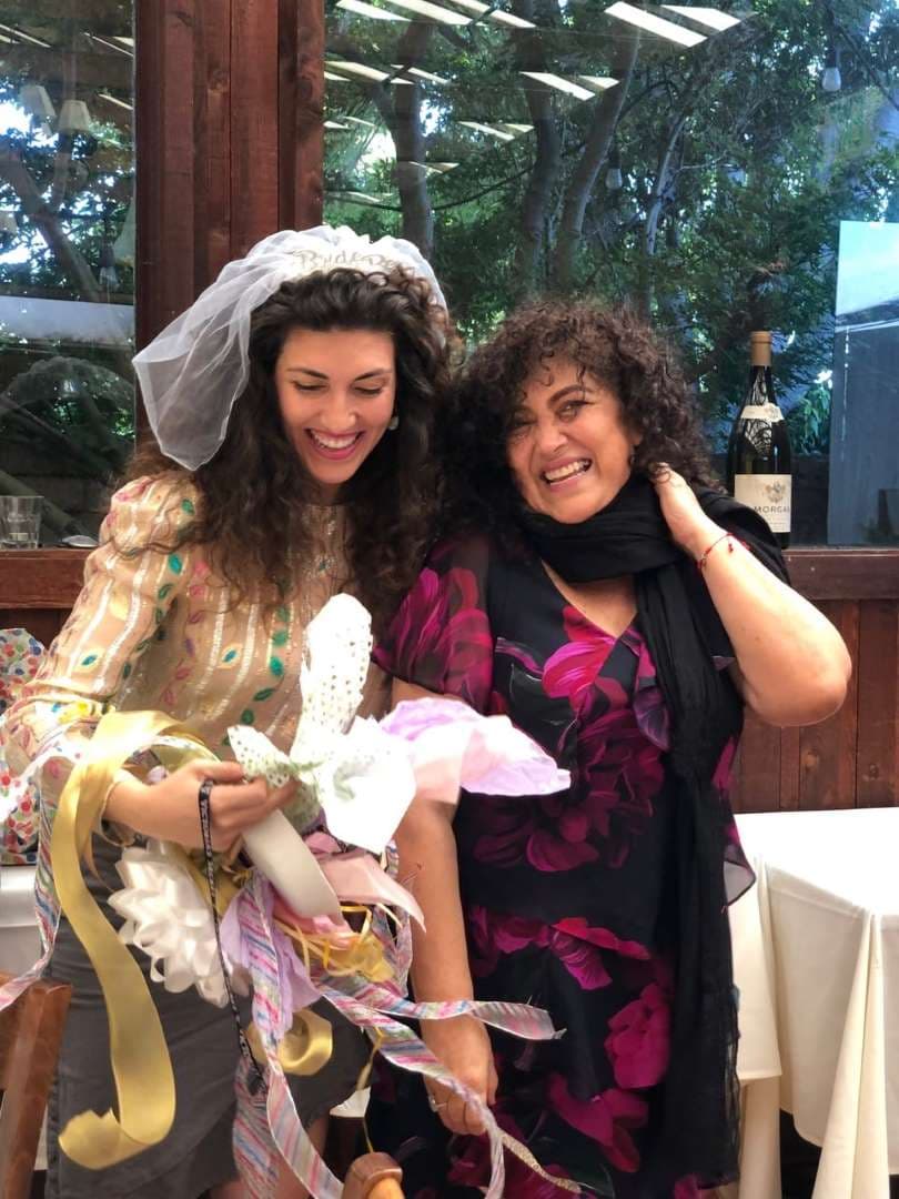 Su madre, Amanda Miguel, ha tenido algunos problemas de salud que incluso la han llevado a cancelar algunas presentaciones, pero a decir de su hija, ya se está recuperando: “Ahí estará”.