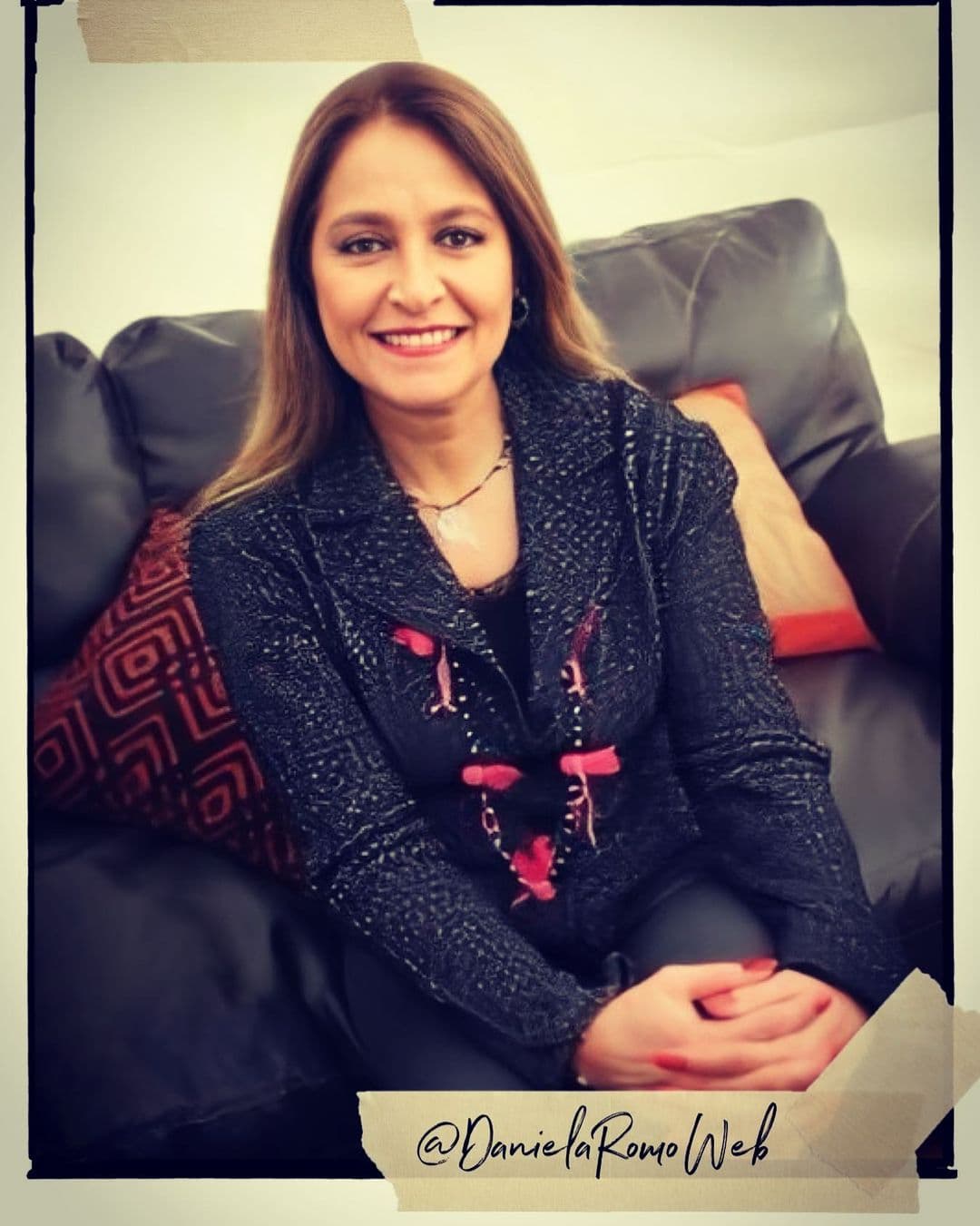 Nacida en la Ciudad de México el 27 de agosto de 1959, Teresa Presmanes Corona, mejor conocida como
<b><a href="https://www.univision.com/temas/daniela-romo">Daniela Romo</a></b> debutó a los 11 años en la obra de teatro 'Contigo pan y cebolla', al lado de los Hermanos Zavala, de quienes era corista.