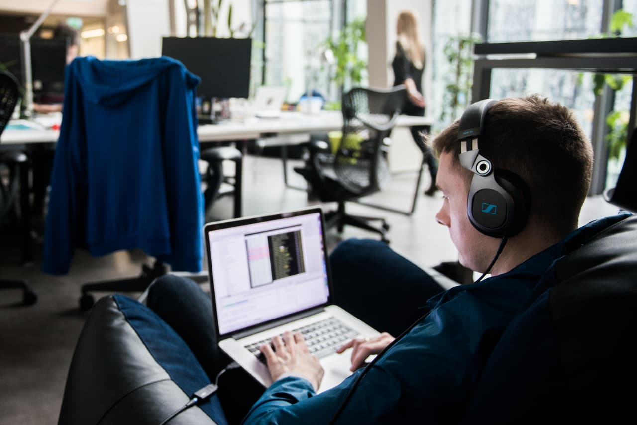 Empresas de Silicon Valley prometen a Obama contratar más mujeres y minorías