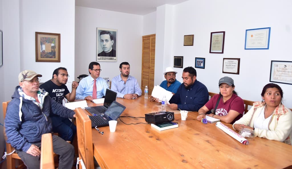 Padres de Ayotzinapa discrepan sobre gestión del gobierno con la CIDH