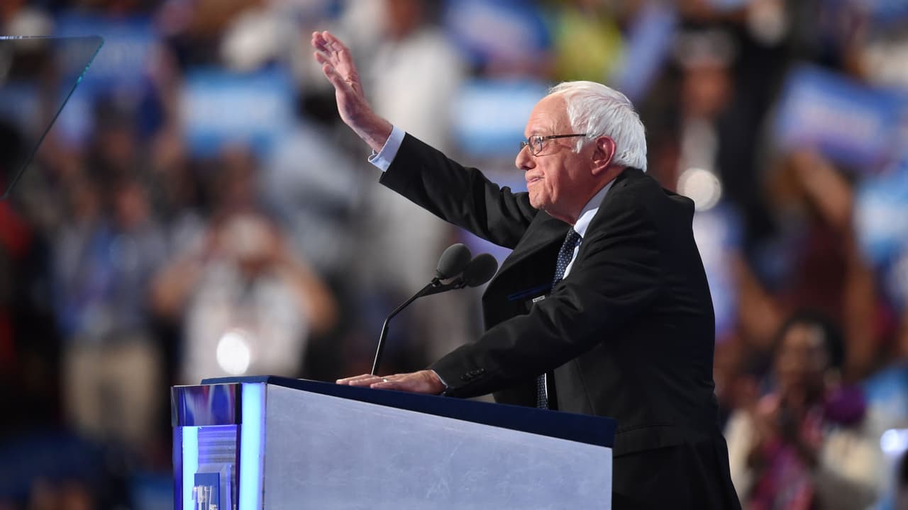 Sanders opta por Clinton y pone en pausa su revolución