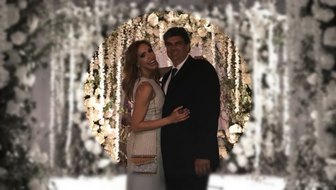 Estefan comunicó que, después de la muerte de su madre, este fue uno de los momentos más dolorosos de su vida, pues tan solo en agosto de 2017 se encontraba celebrando 25 años de casada con el hombre que conoció cuando era conductora del programa ‘Sábado Gigante’.