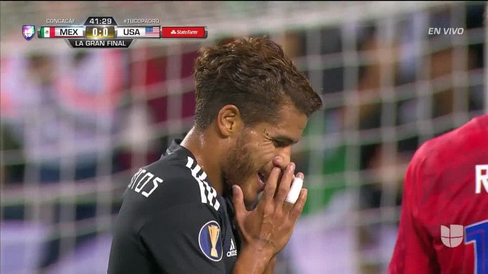 Tiro desviado de Jonathan dos Santos