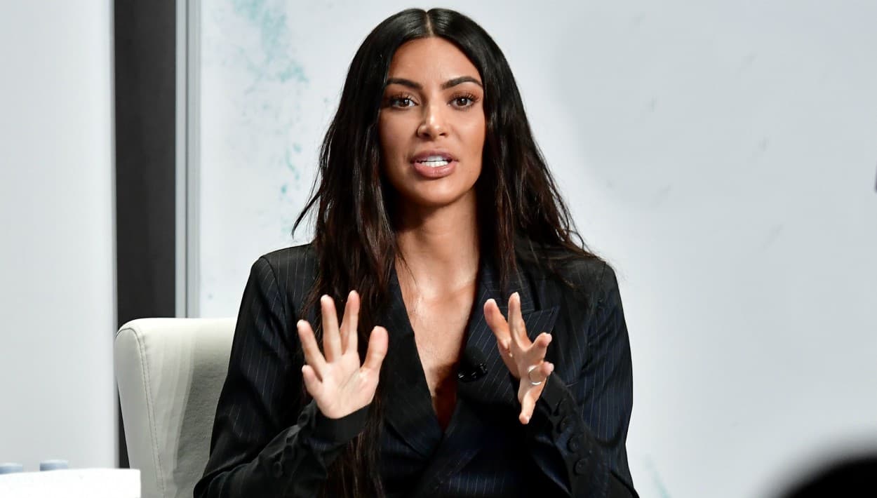 “Tuve que pensar mucho en esto”, dijo Kim durante la entrevista. “La Casa Blanca me llamó para asesorarme y poder ayudar a cambiar el sistema de clemencia”.