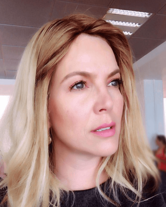 "El compartir, el amor incondicional y tu risa fue el mejor aprendizaje que nos diste. Te amor y llevaré siempre en mi corazón", le escribió en Instagram junto a algunas fotografías para recordarla y un lazo de luto.