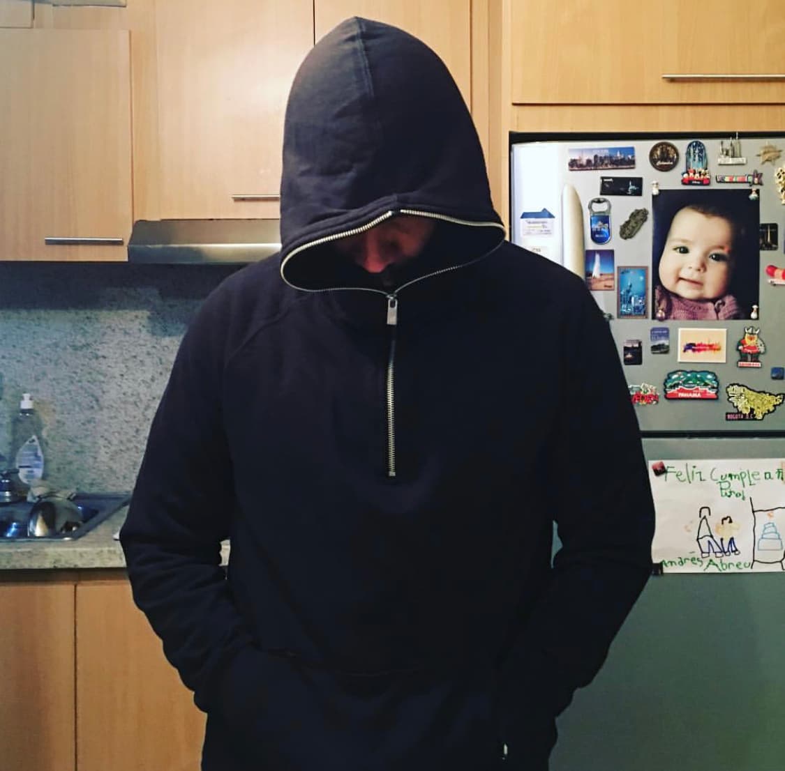 Este es uno de los miles de encapuchados que inundaron las redes sociales en burla al régimen de Nicolás Maduro.