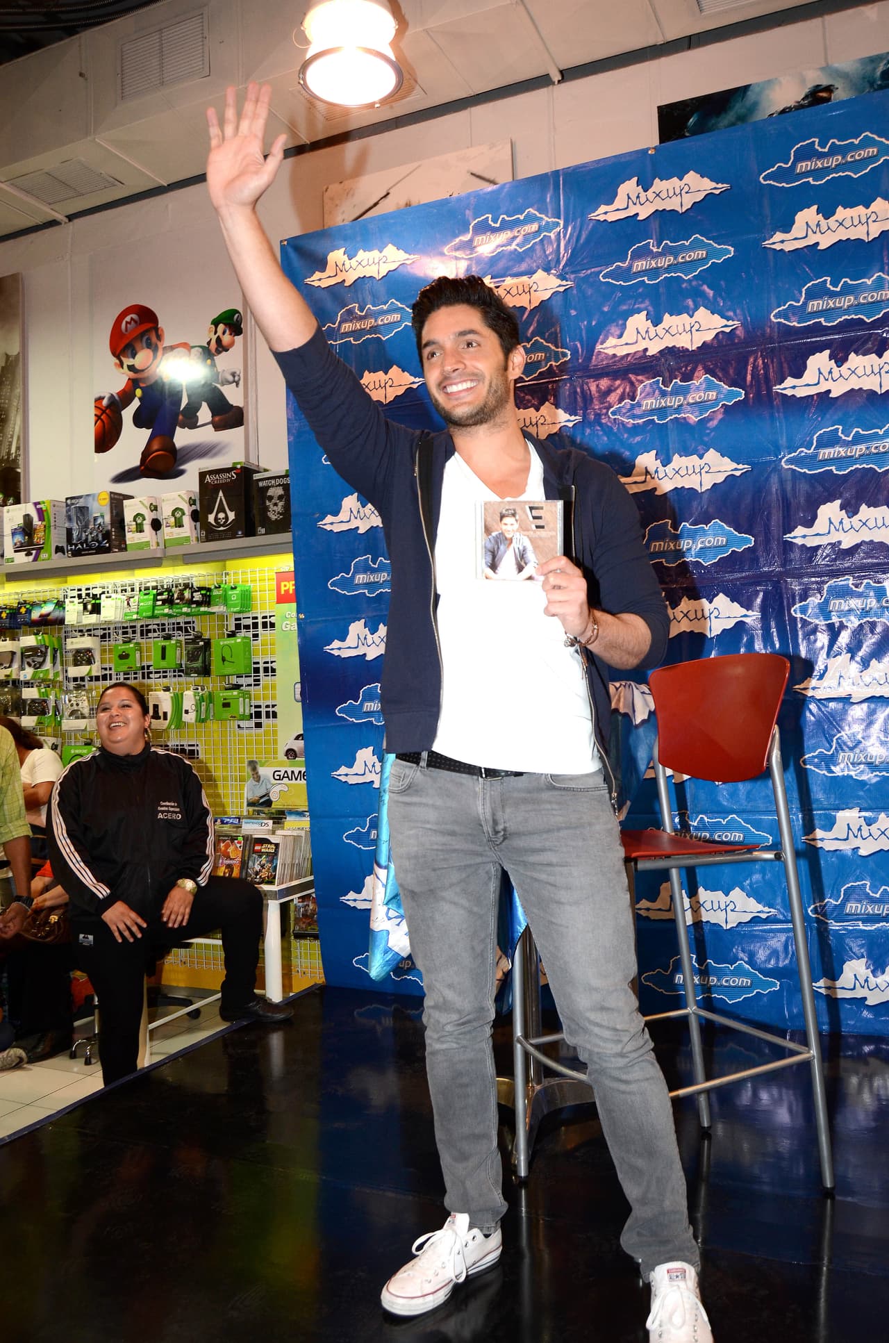 "Estamos lidiando con esta situación toda la familia. Es un momento 
<b>bastante delicado</b>", comentó Elbittar, quien también forma parte del elenco de 
<b><a href="https://www.univision.com/shows/el-dragon" target="_blank">El Dragón </a></b>de Univision.