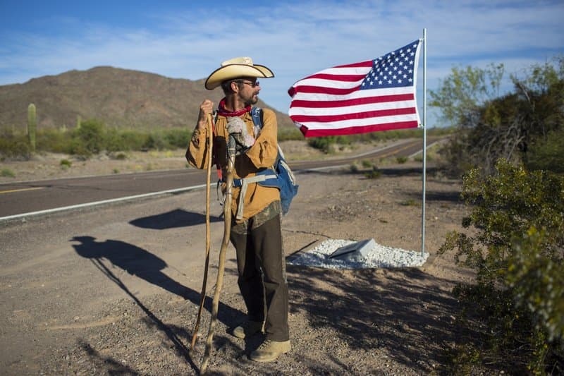 Mark Hainds, de 48 años, empezó a caminar la frontera México-Estados Unidos el 27 de octubre de 2014.