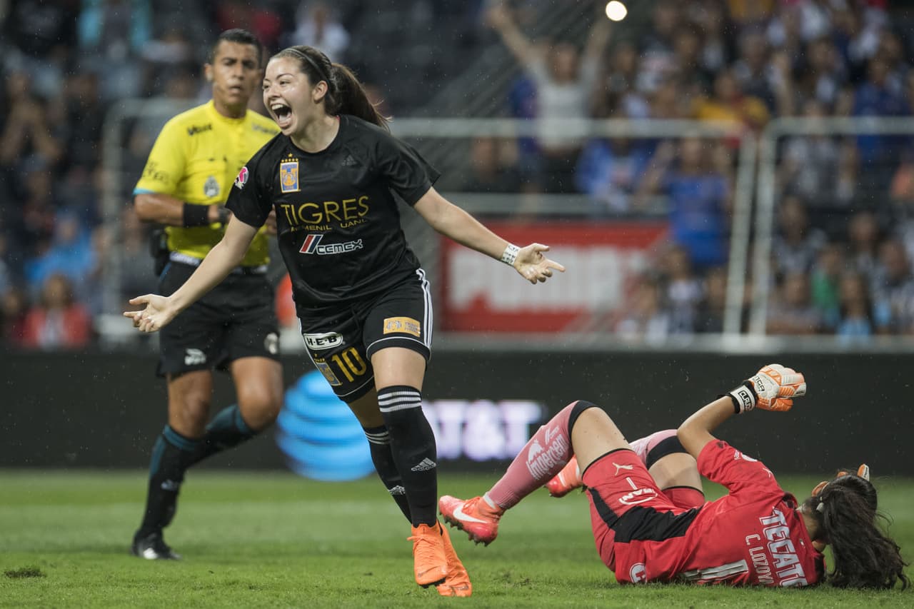 Lizbeth Ovalle abrió el marcador con un estupendo gol a los 18 minutos del partido. La ventaja era para Tigres.