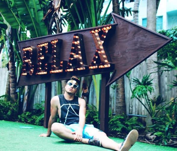 William Valdes: "R E L A X its saturday!". (Junio 11, 2016)