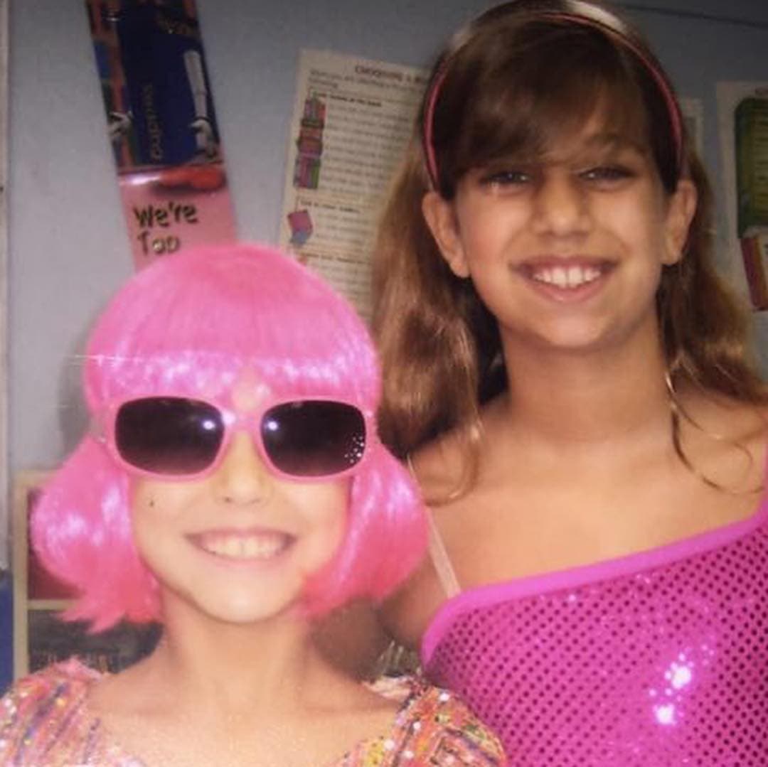 Conserva la misma sonrisa y mirada que han conquistado a muchos de sus seguidores de la actualidad.