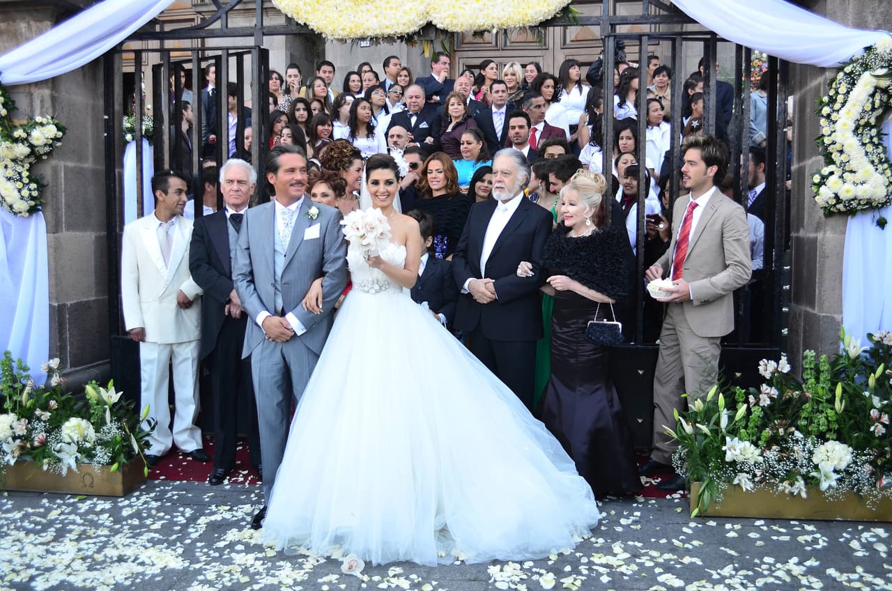 Toda la familia López acudió a la Catedral de Toluca en el Estado de México para celebrar la unión de su “Papancho”.