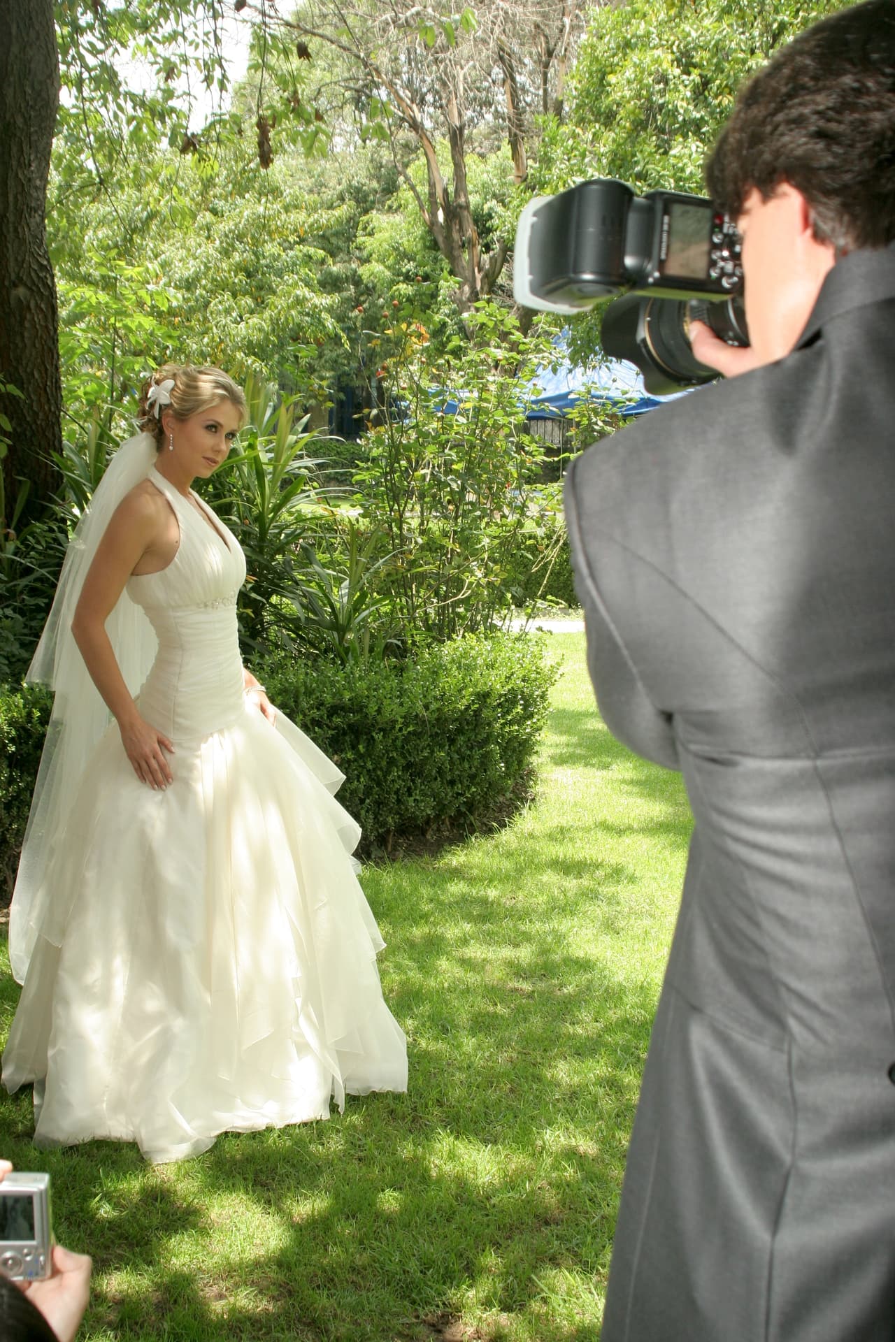 Ingrid Martz lució muy bien su vestido en “Zacatillo”. Este vestido de tafetán tiene un corpiño ajustado y una falda bouffant.