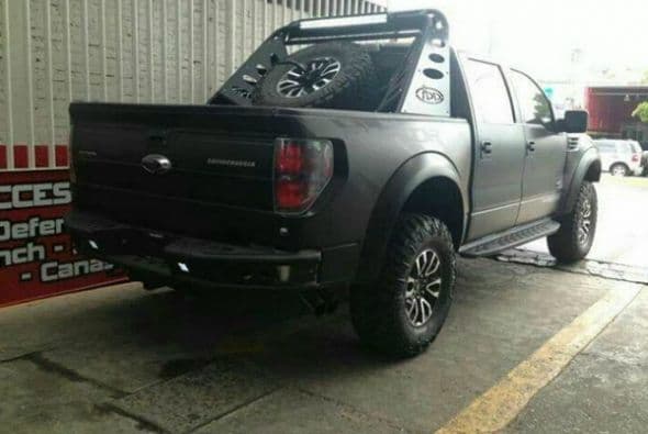 Con la imagen de esta camioneta escribió: "Si me ven por ahí".