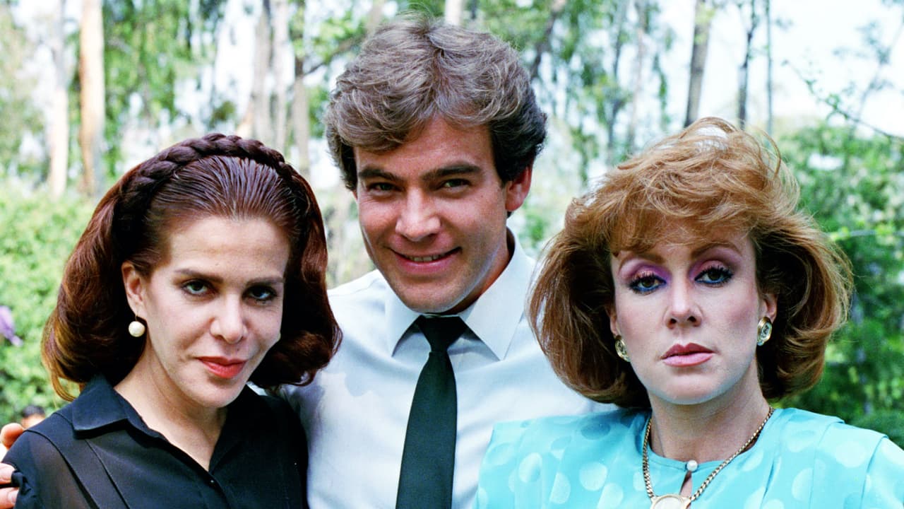 Renata Flores, Guillermo Capetillo y Laura Zapata en 'Rosa Salvaje'.