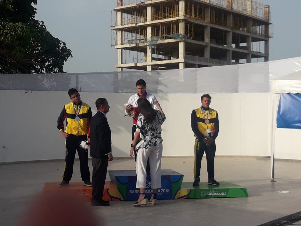 ¡México domina en clavados! Rommel Pacheco se cuelga medalla de oro