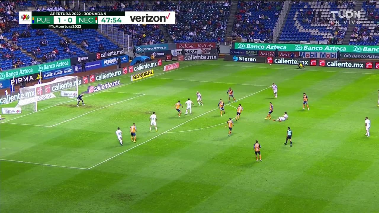 ¡TIRO ATAJADO! disparo por Iván Moreno.