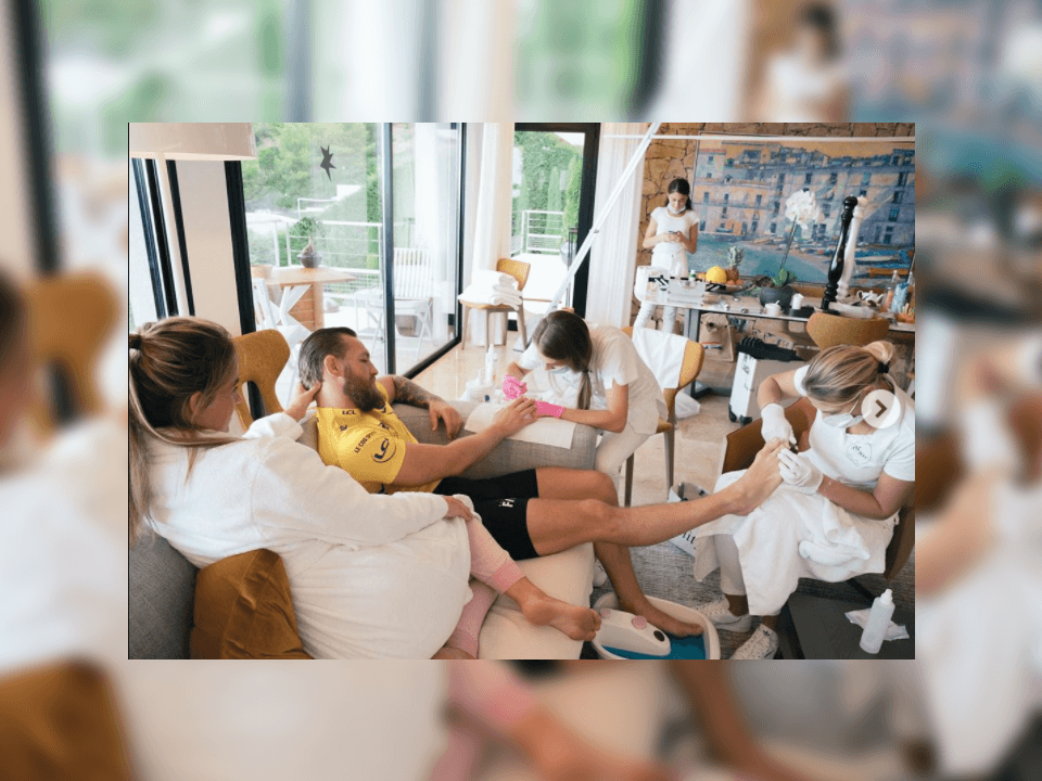 Aprovechó su estadía en Francia para tratarse en un spa con manicure y pedicure.