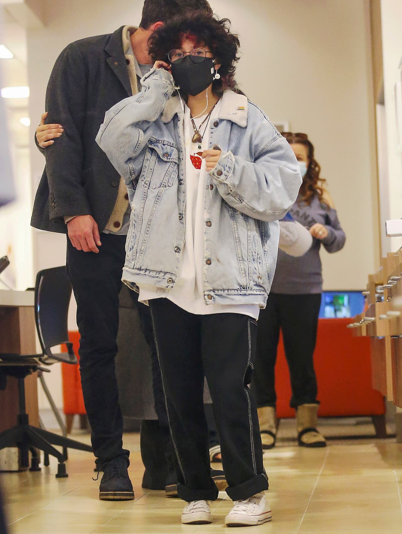 Dicha corriente se popularizó en la década de los 90 gracias a bandas como Nirvana y Peral Jam; eso sí, se trata de un estilo alternativo que se destaca por ‘lucir desaliñado’ como parte de la protesta por lo comercial.