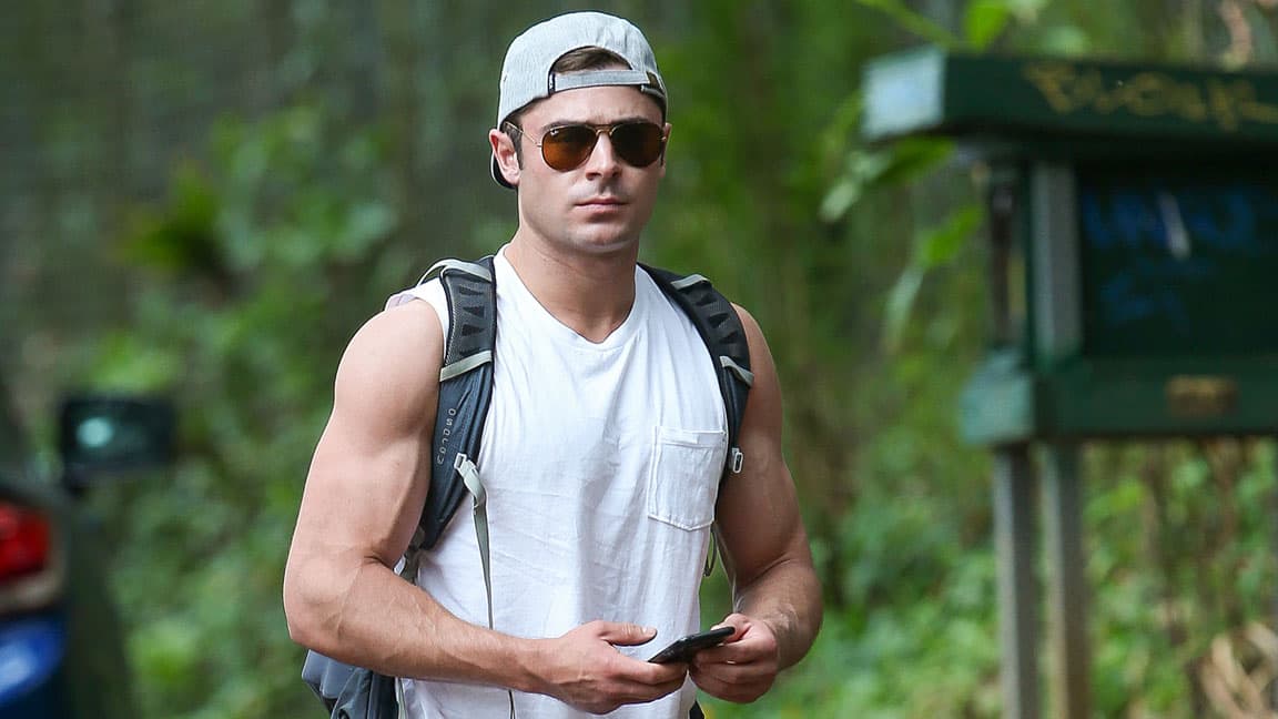 Tanta visita al gimnasio le ha dado muy buenos resultados al guapísimo Zac Efron. Con esos brazotes se antoja un buen apretón.