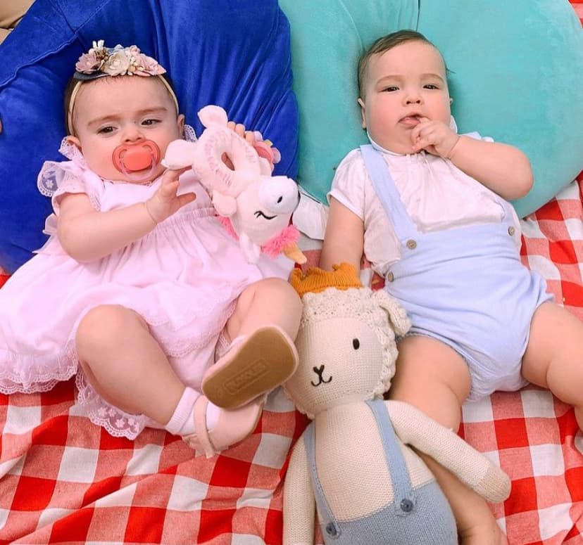 <a href="https://www.univision.com/shows/primer-impacto/fue-una-cesarea-de-emergencia-pamela-silva-habla-sobre-el-parto-de-su-bebe-ford-video">Baby Ford</a> llegó a este mundo el 22 de abril de 2020 para cumplirle el sueño más grande que tenía Pamela: ser madre. Sin embargo, su llegada tuvo su toque de dramatismo al haber sido necesaria una cesárea de emergencia. El pequeño tenía el cordón umbilical enredado en su cuello al momento de nacer. Meses después, Ford pudo por fin compartir con Megan una siesta placentera. 
<br>