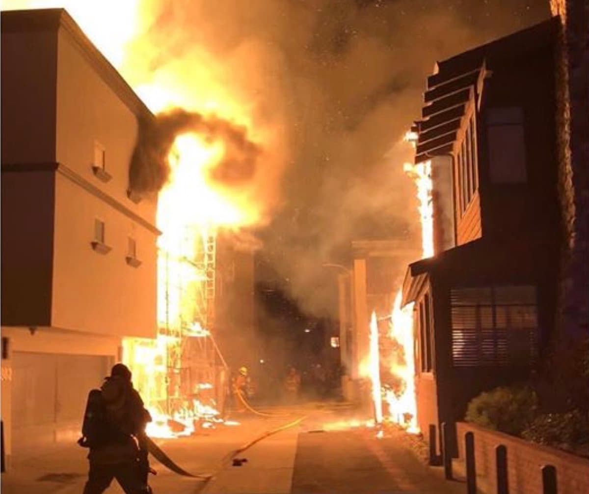 Detienen a sospechoso de provocar incendio en varias casas de Hermosa Beach